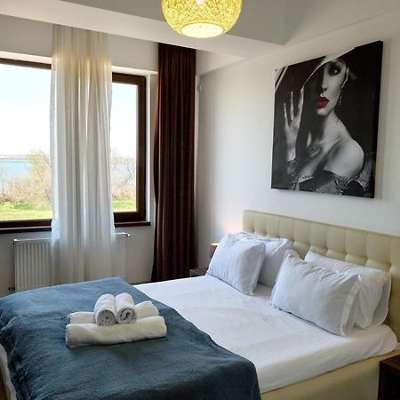 La Vida Loca Apartment Summerland Mamaia Exterior photo
