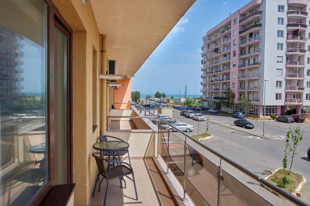 La Vida Loca Apartment Summerland Mamaia Exterior photo