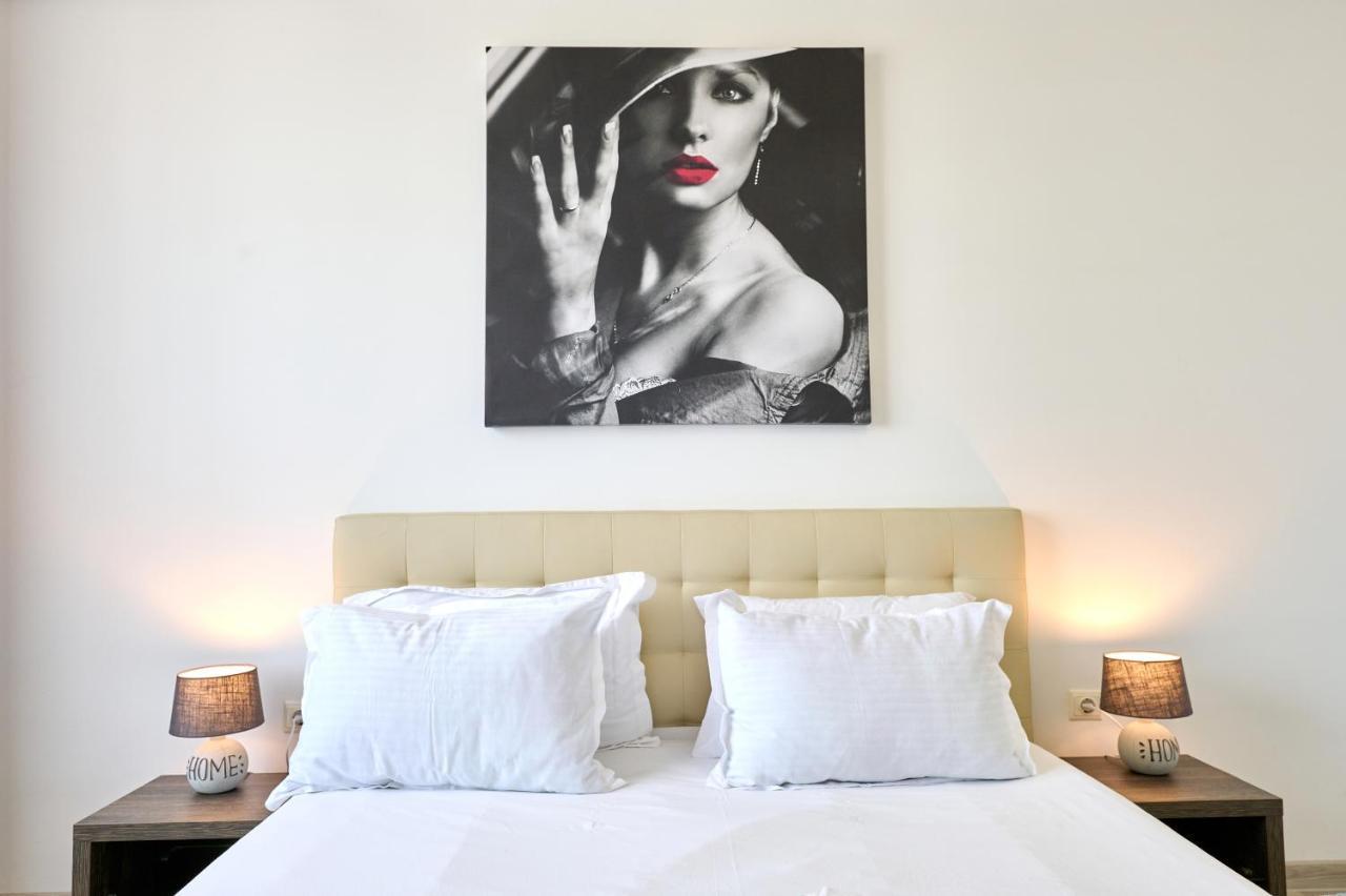 La Vida Loca Apartment Summerland Mamaia Exterior photo