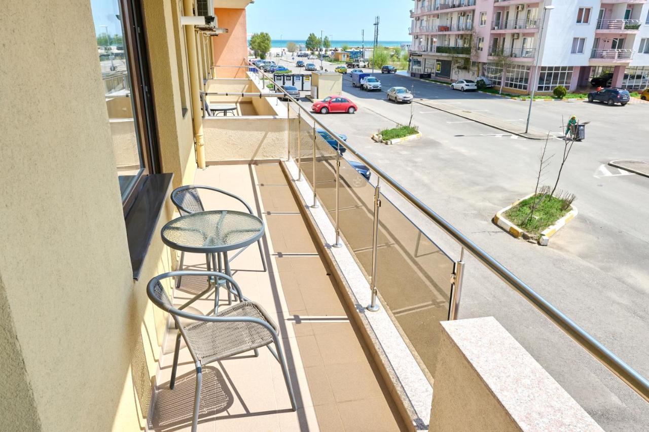 La Vida Loca Apartment Summerland Mamaia Exterior photo